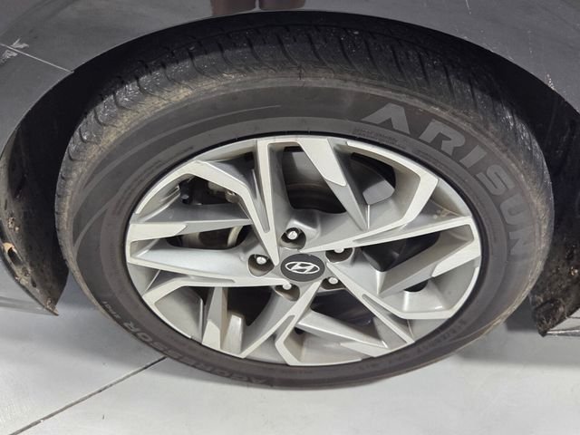 Used 2023 Black Hyundai SEL image 14