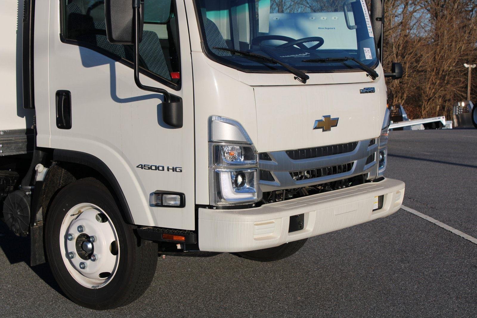 New 2024 Arc White Chevrolet  image 9