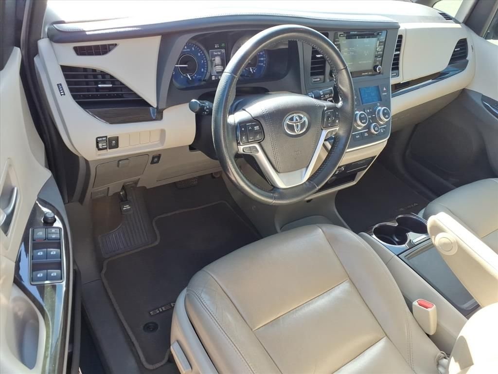 Used 2020 Beige Toyota XLE image 19
