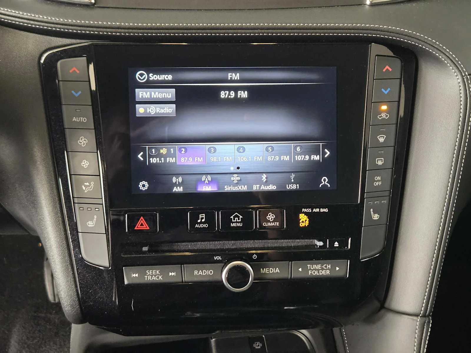 Certified Used 2023 Graphite Shadow INFINITI LUXE image 18