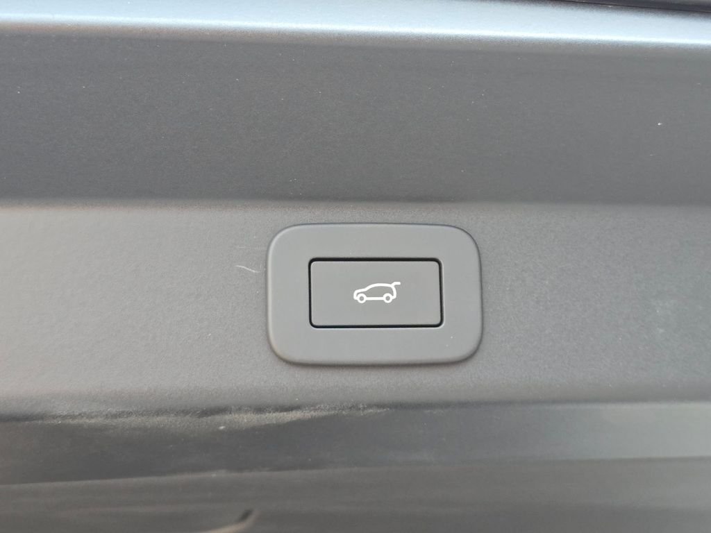 New 2026 Fuji White LAND ROVER SE image 13