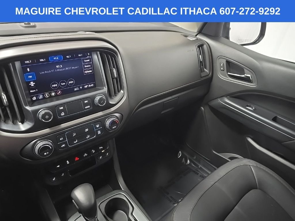 Used 2022 White GMC AT4 w/Leather image 25