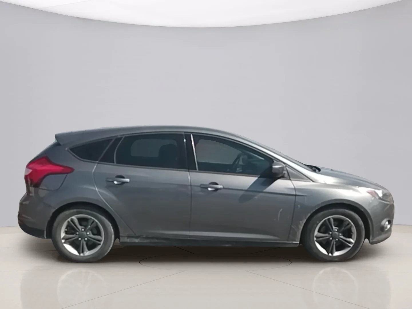 Used 2012 Gray Ford SE image 4