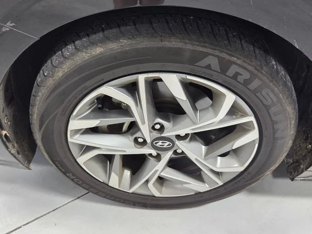 Used 2023 Black Hyundai SEL image 14