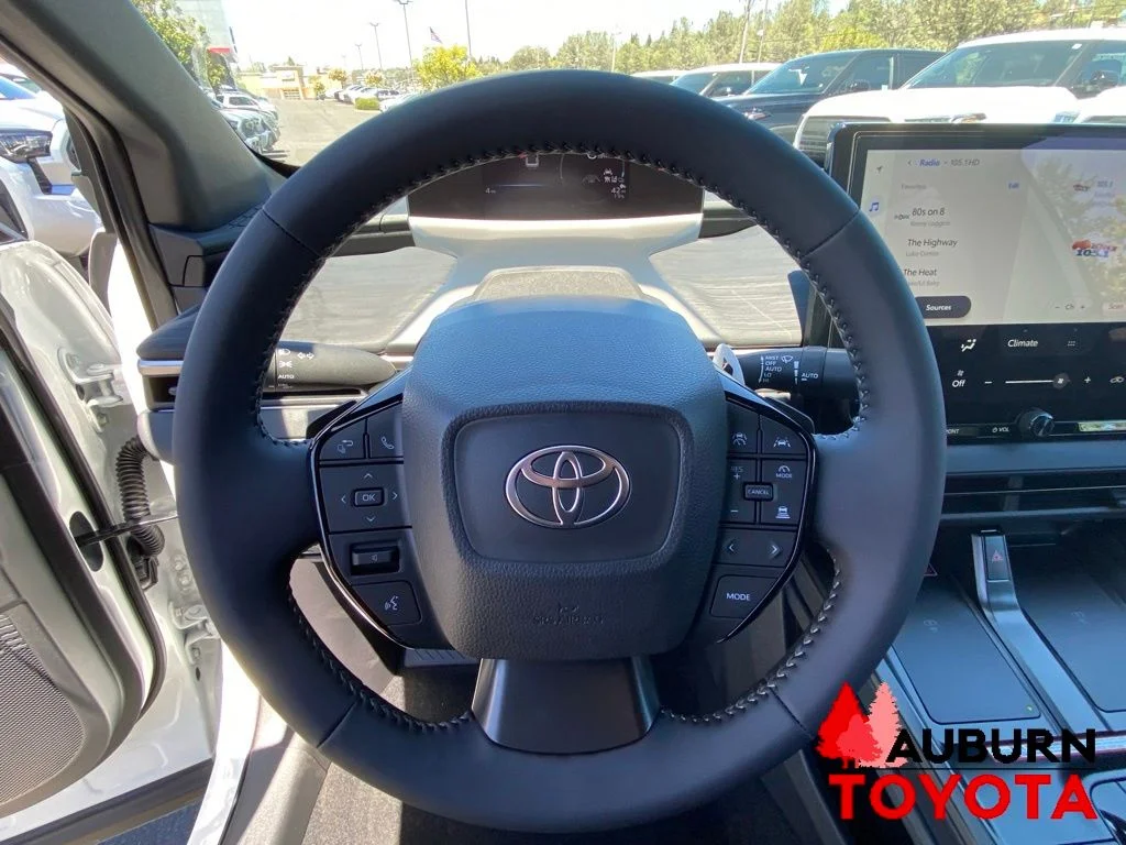 New 2026 Wind Chill Pearl <sup>1</sup> Toyota  SE image 33