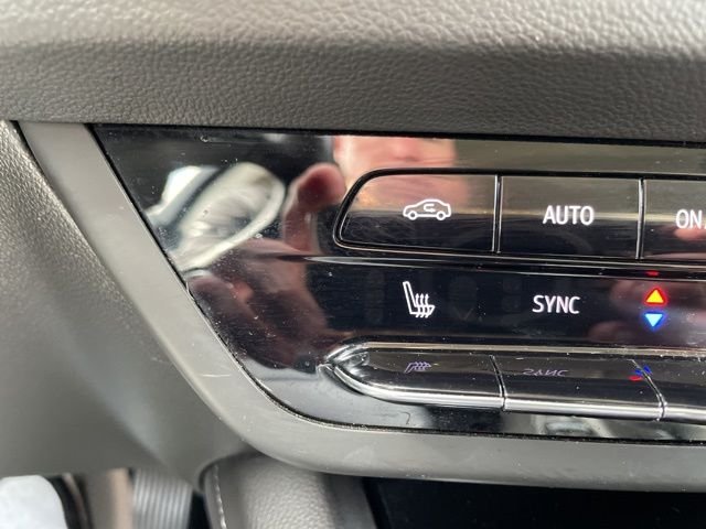 Used 2023 Black Buick Essence image 36