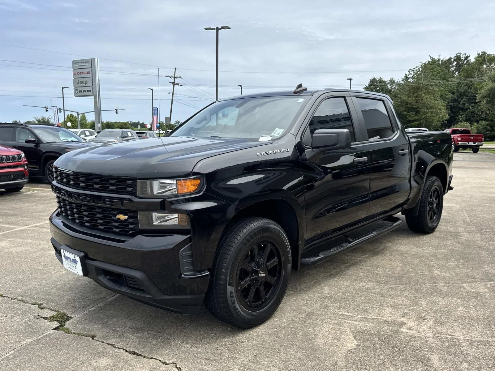 Used 2019 BLACK Chevrolet Custom image 3