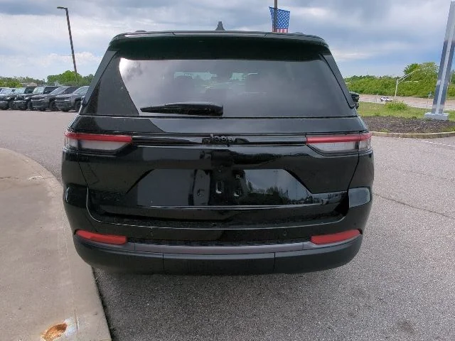 New 2026 Black Jeep Altitude image 33