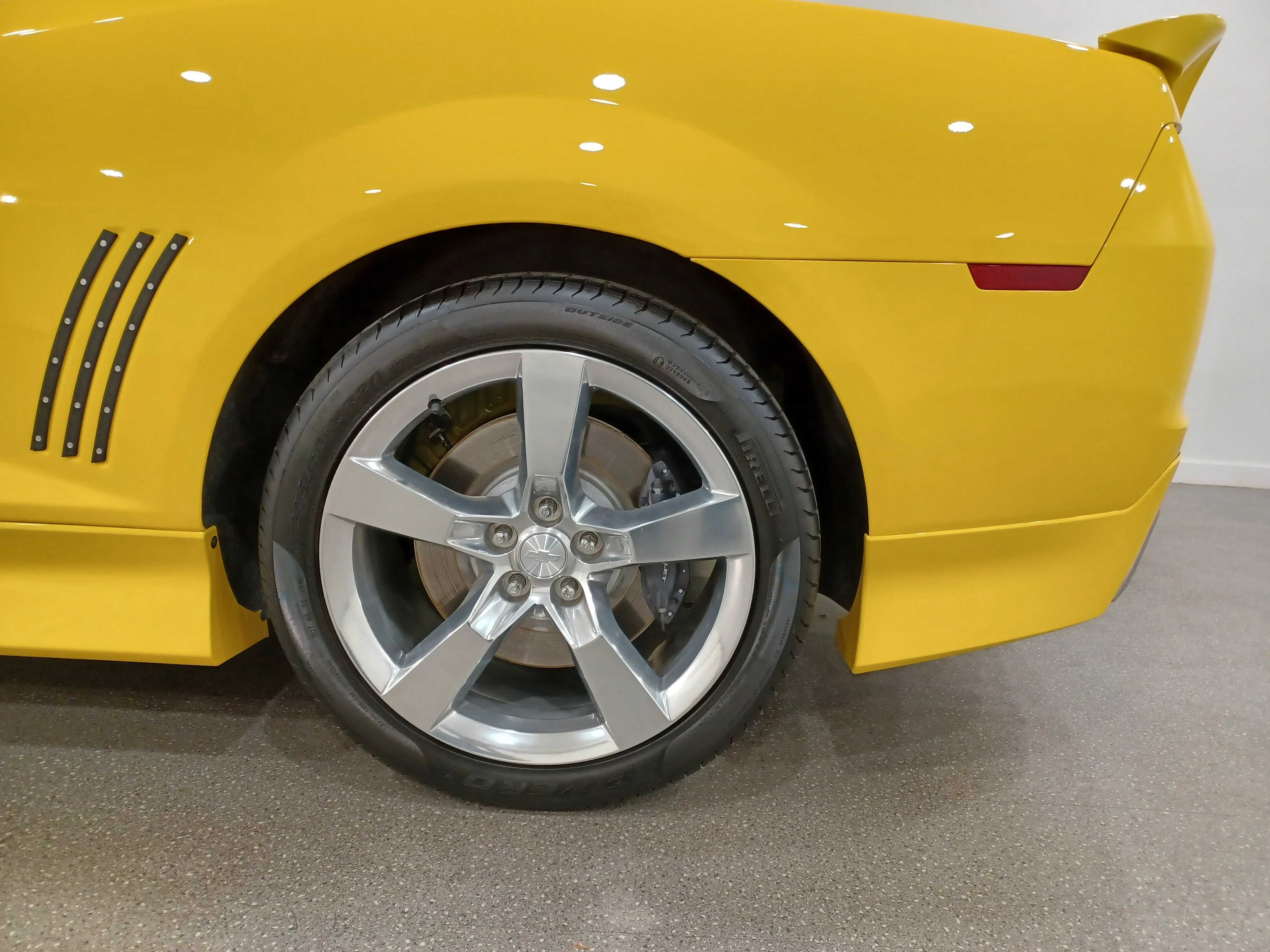 Used 2010 Rally Yellow Chevrolet 2SS*426HP!! | Rally Yellow | 6spd Manual | BBK Intake | Hurst Shifter |  Htd Leather | Sunroof image 18