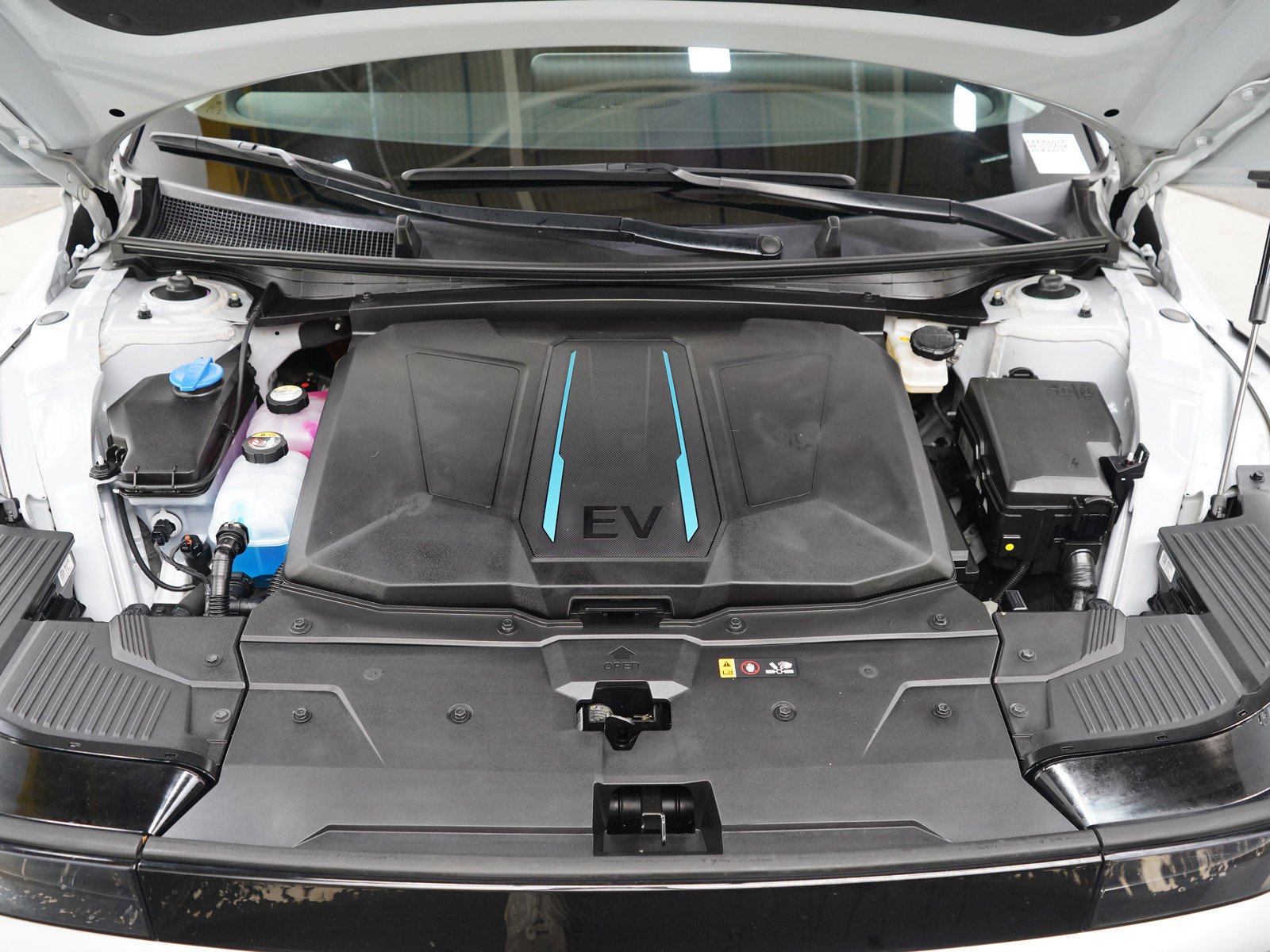 Certified Used 2024 Cyber Gray Hyundai SE AWD image 31