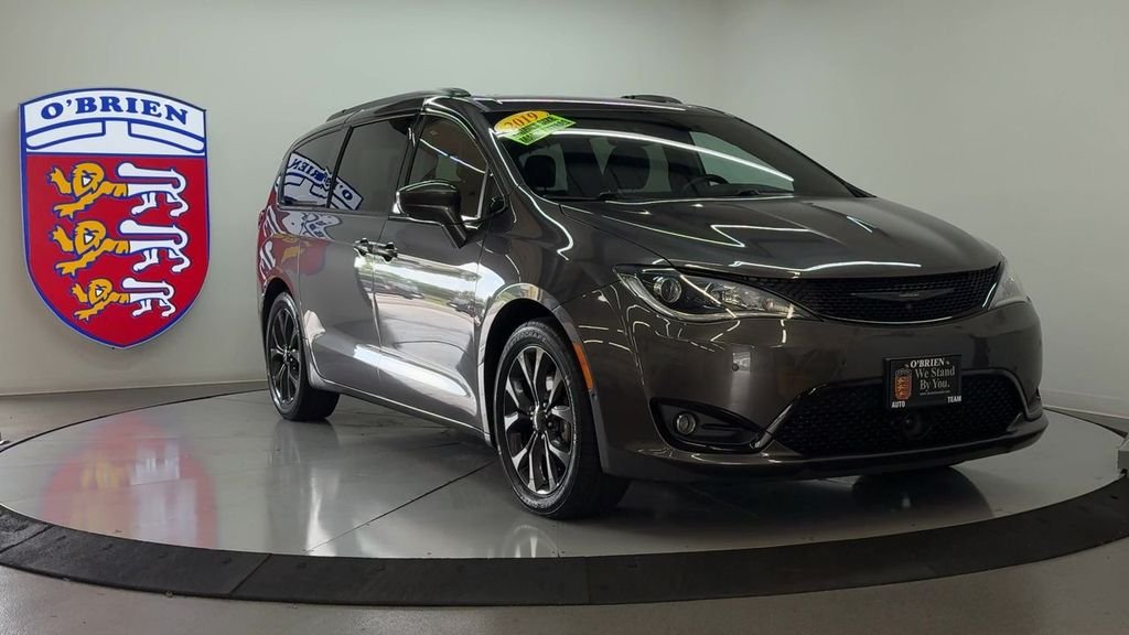 Used 2019 Chrysler Pacifica Touring L Plus with VIN 2C4RC1EG1KR588512 for sale in Normal, IL