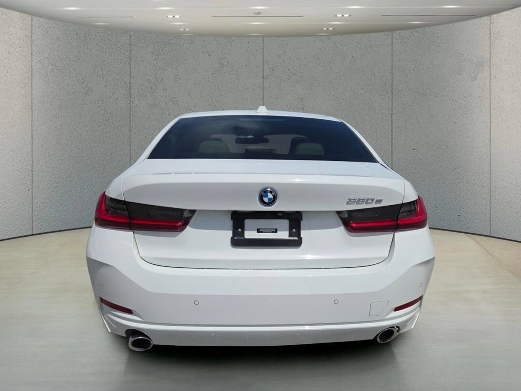 2023 BMW 3 Series 330e - Photo 6