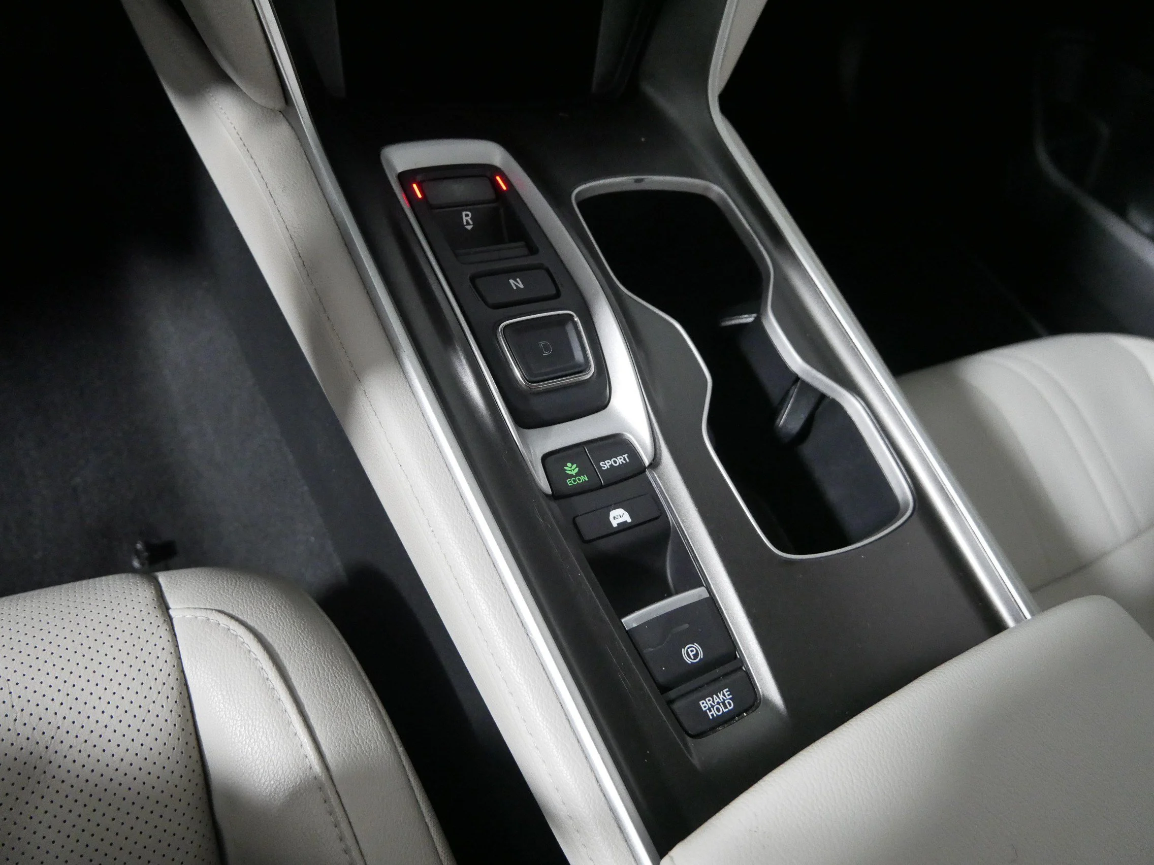 Used 2018 White Orchid Pearl Honda Touring image 24