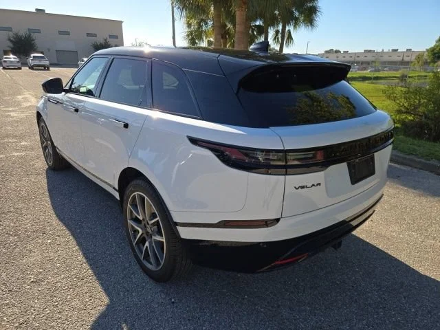 Used 2025 White Land Rover Dynamic SE image 3