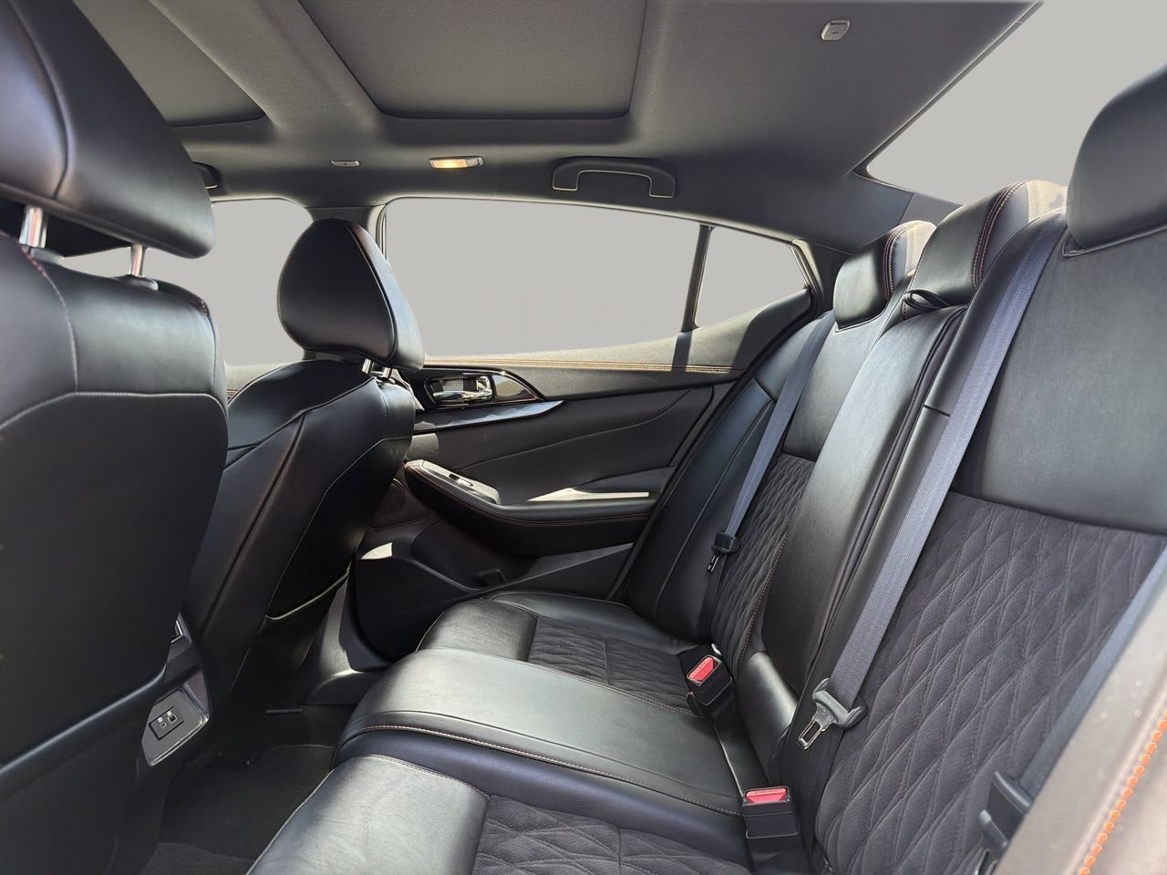 Used 2023 Pearl White Tricoat Nissan SR image 16