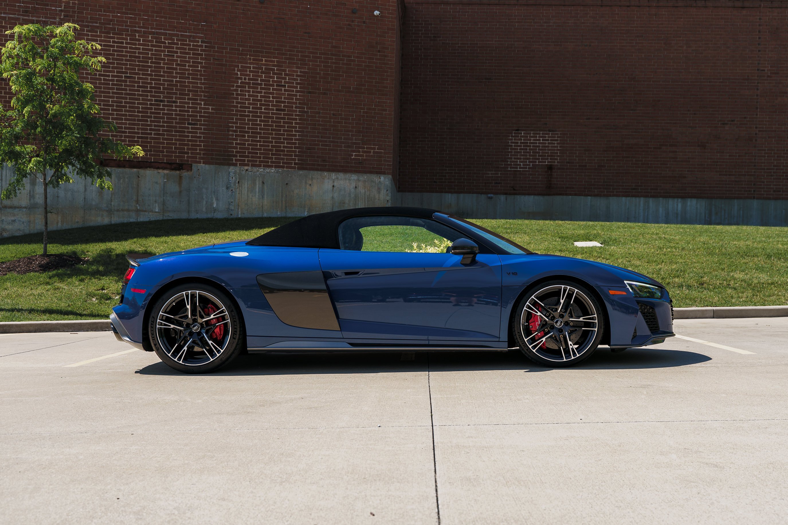 Used 2020 Ascari Blue Metallic Audi V10 performance image 4