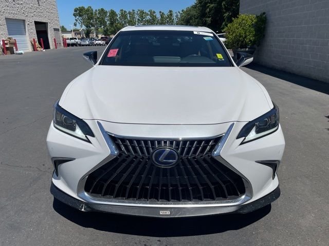 Used 2022 White Lexus 300h image 2