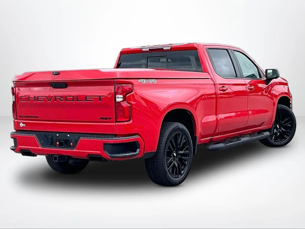 Used 2021 Red Chevrolet RST image 3