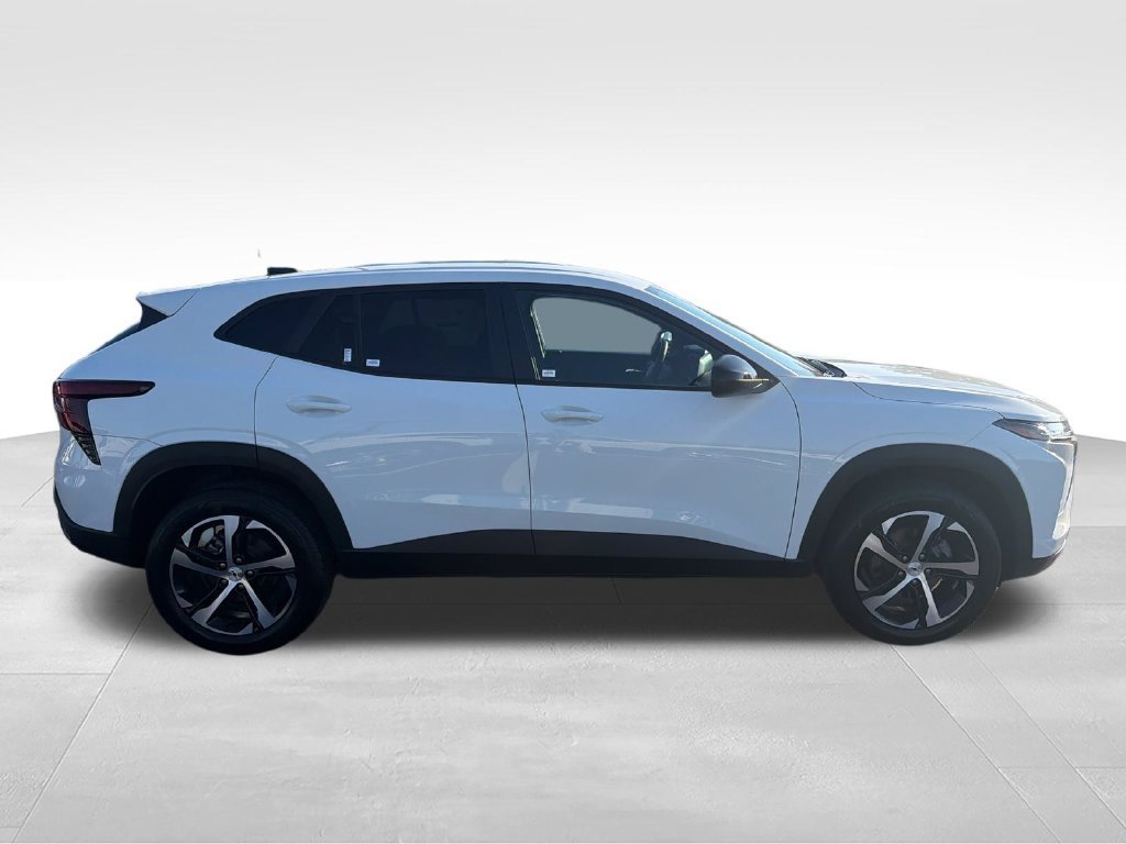Used 2025 White Chevrolet 1RS image 6