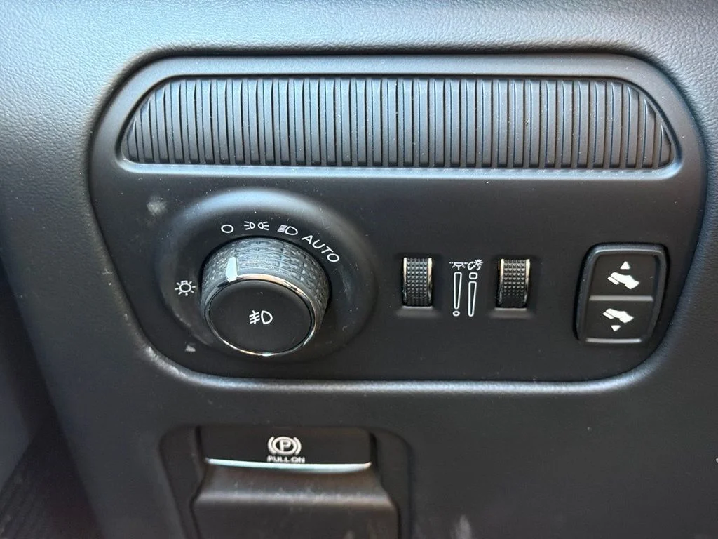 Used 2024 Black Jeep Series II image 17
