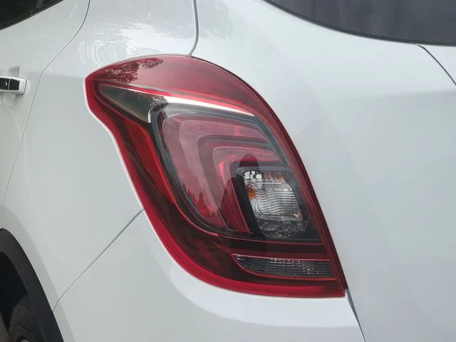 Used 2019 White Buick Preferred image 21