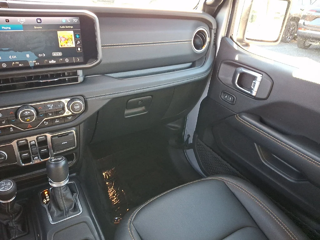 Used 2024 Silver Jeep Sahara 4xe image 17