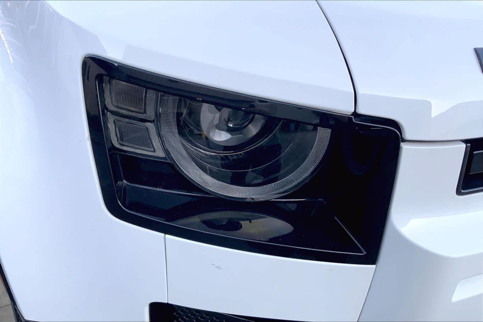 Used 2024 Fuji White Land Rover X-Dynamic SE image 27