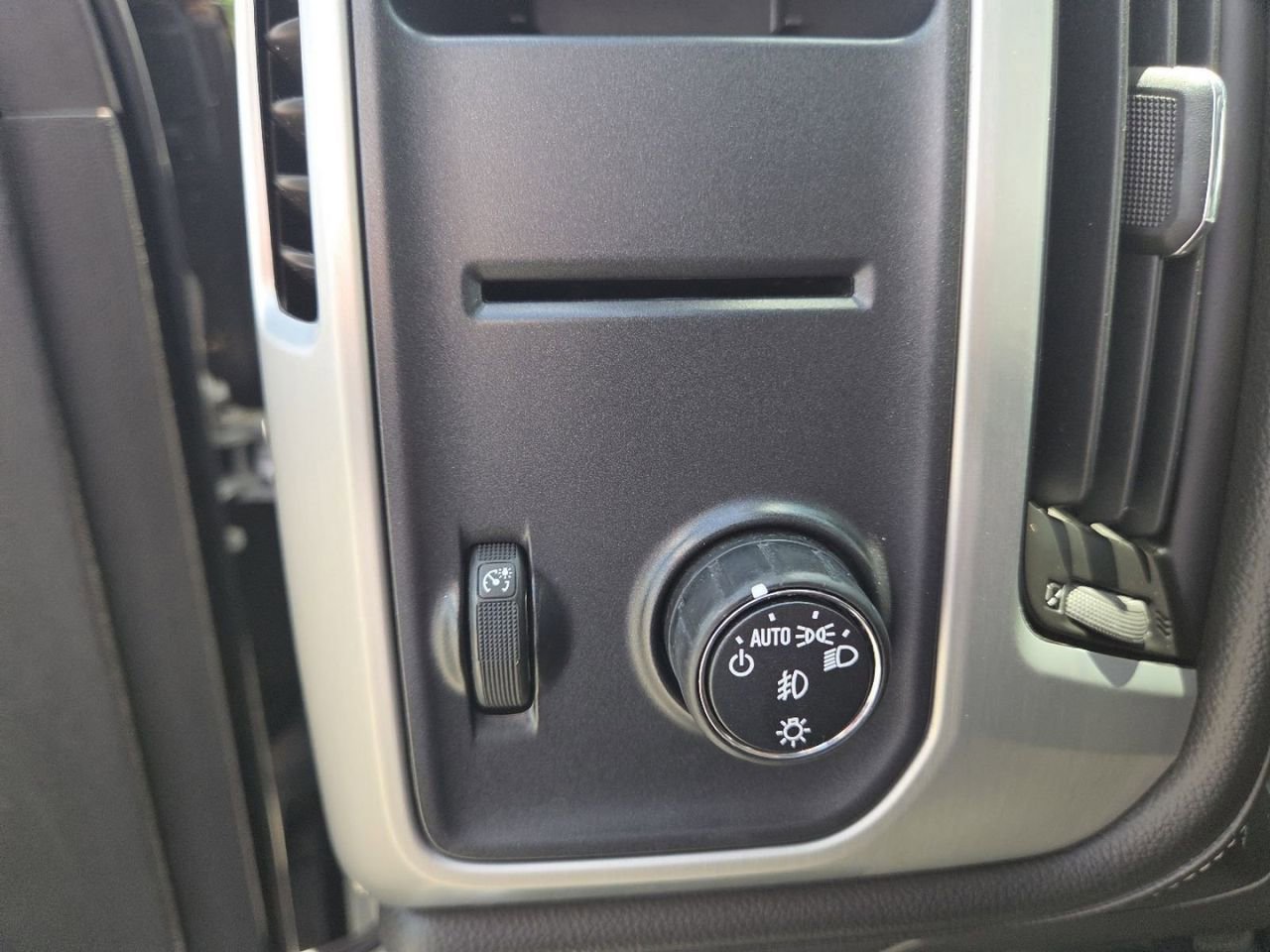 Used 2015 QUICKSILVER METALLIC GMC SLE image 5
