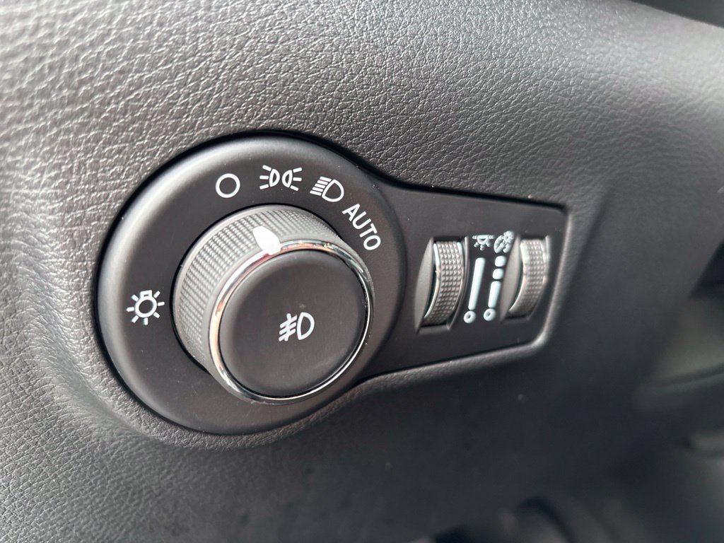 Used 2026 Silver Jeep Limited image 22