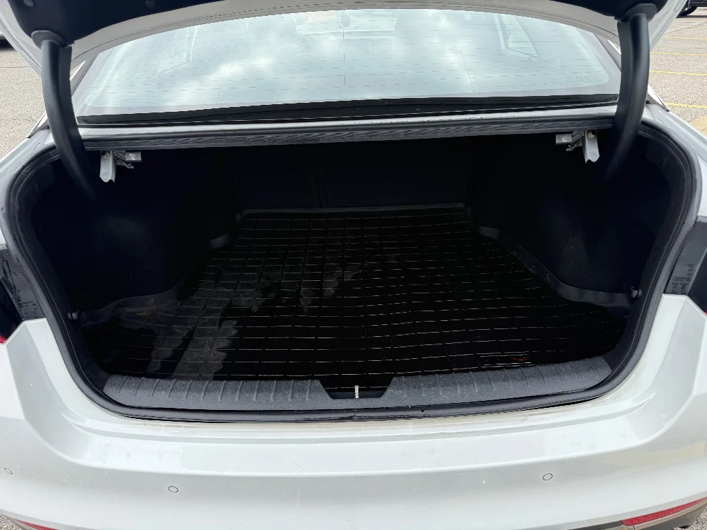 Used 2018 Snow White Pearl Kia LX image 23