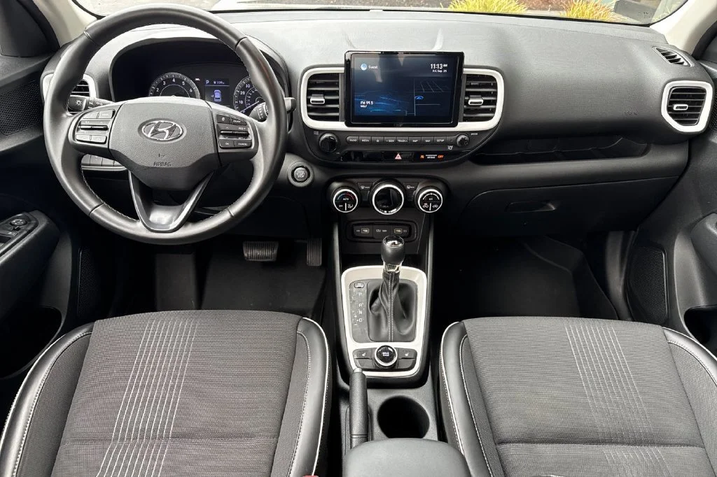 2022 Hyundai Venue Limited - Photo 13