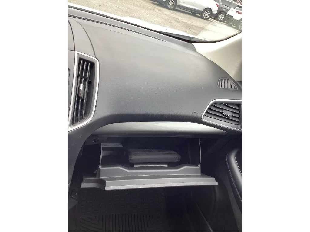 Used 2017 White Ford SEL image 40