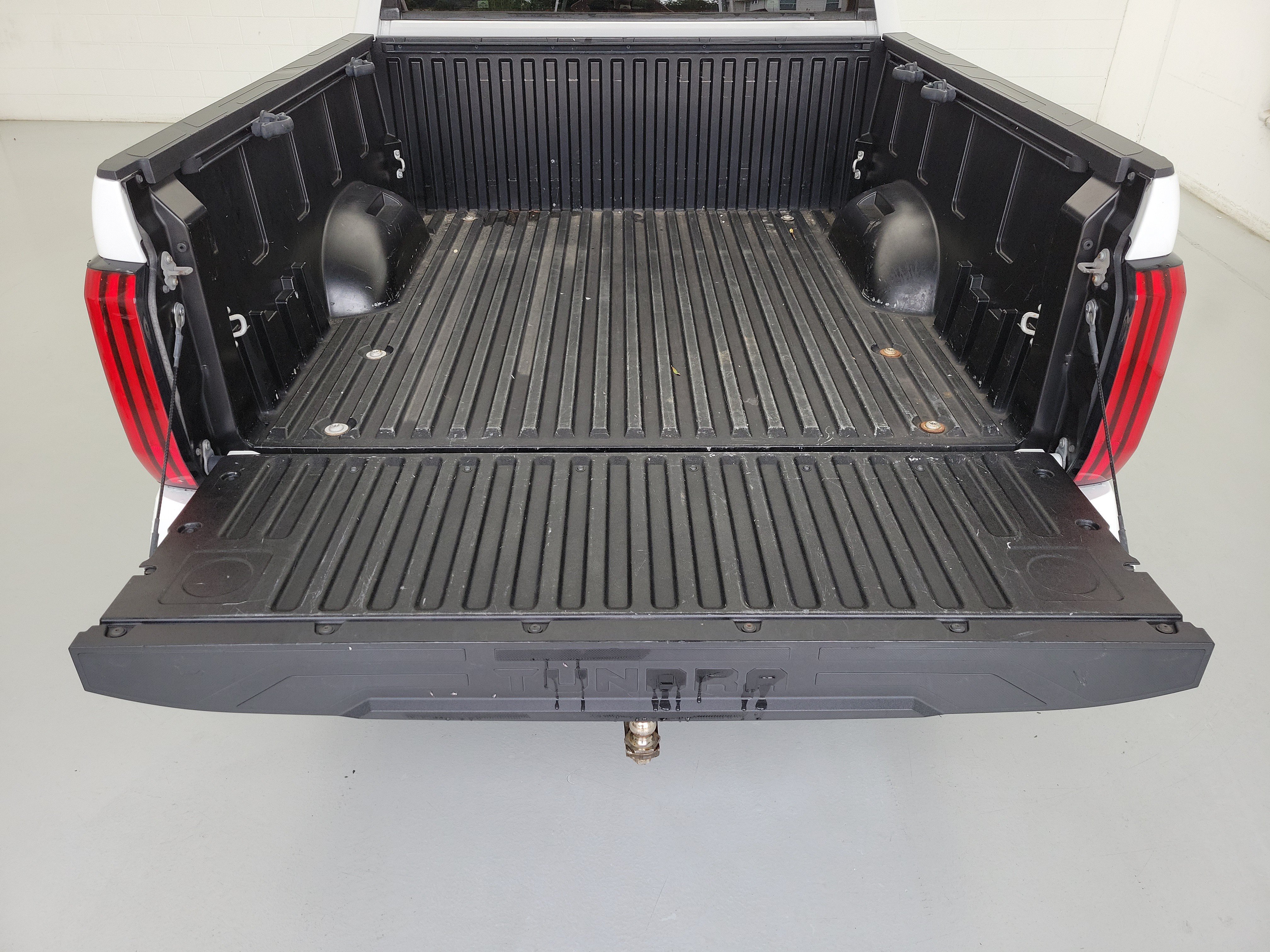 Used 2023 Ice Cap Toyota SR5 image 9