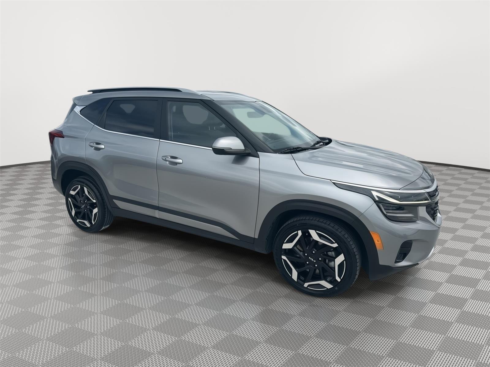 Used 2024 Steel Gray Kia SX image 3