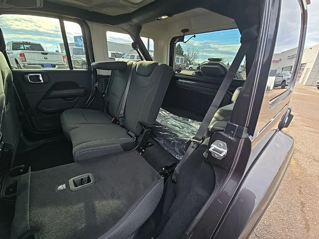2025 Jeep Wrangler 4-Door Sahara - Photo 16