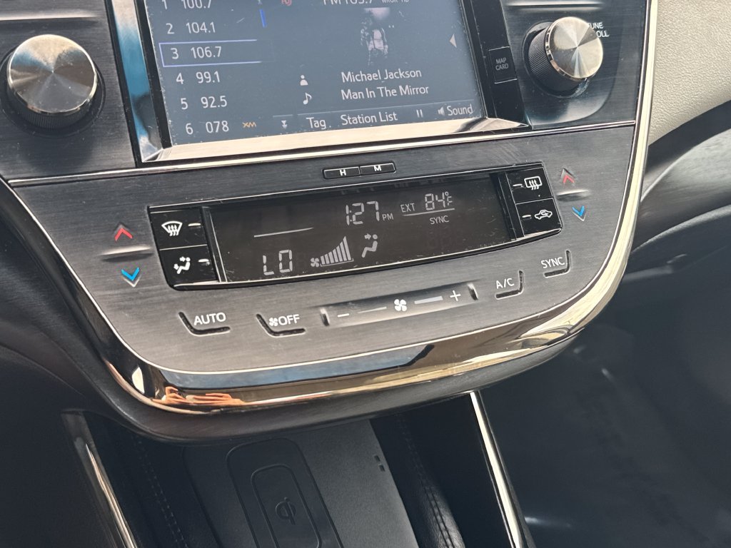 Used 2016 Silver Toyota XLE Premium image 23