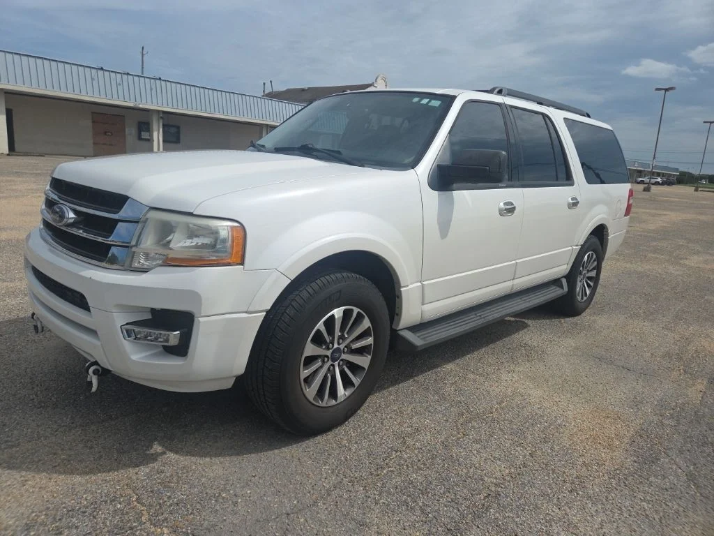 Used 2017 White Ford XLT image 3