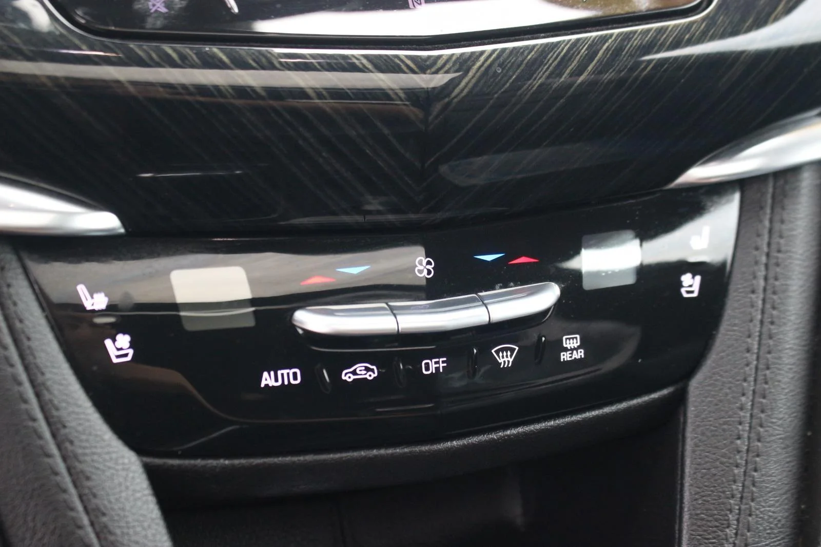 Used 2020 RADIANT SILVER METALLIC Cadillac AWD Premium Luxury image 29