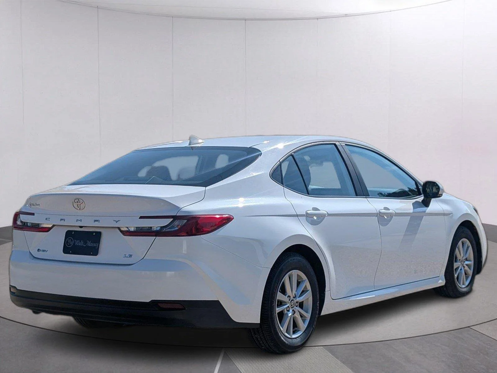Used 2025 Ice Cap Toyota LE image 6