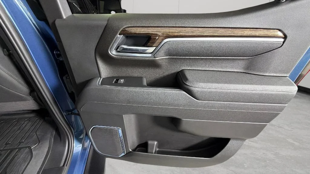 Used 2026 Downpour Metallic GMC Elevation image 34