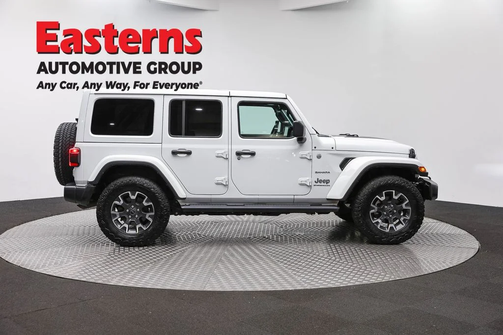 Used 2024 White Jeep Sahara image 4
