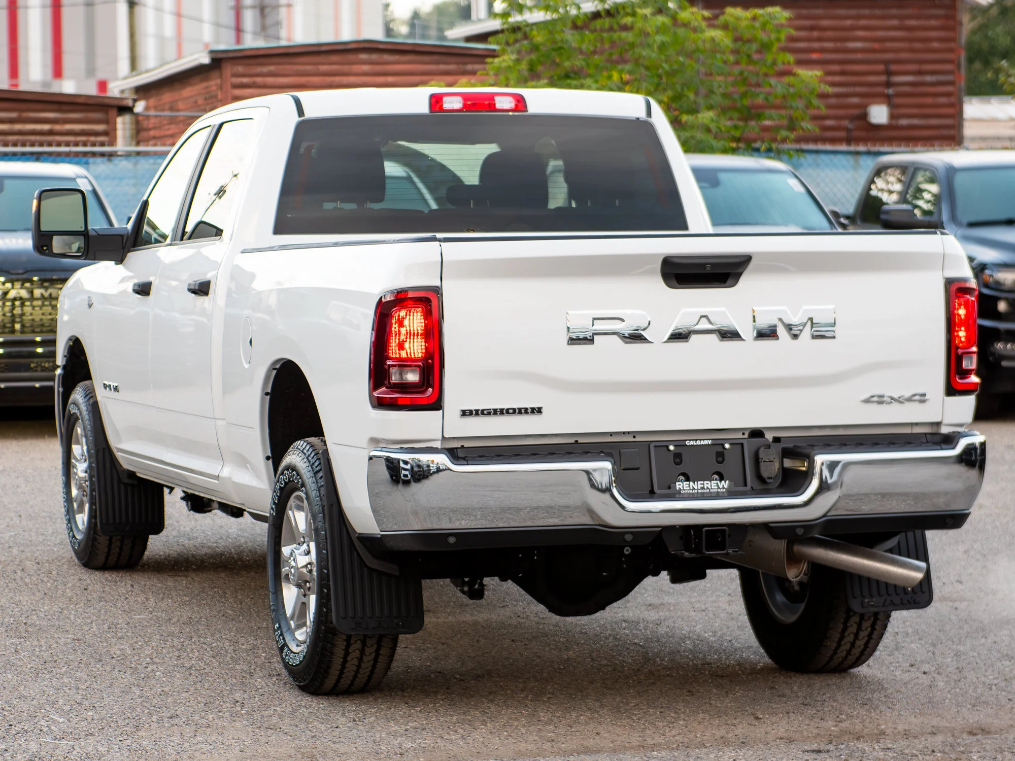 New 2027 White RAM Big Horn* Crew Cab 4x4, Level 1 Equip Group, Remote Start, 6.4L HEMI V8 image 7