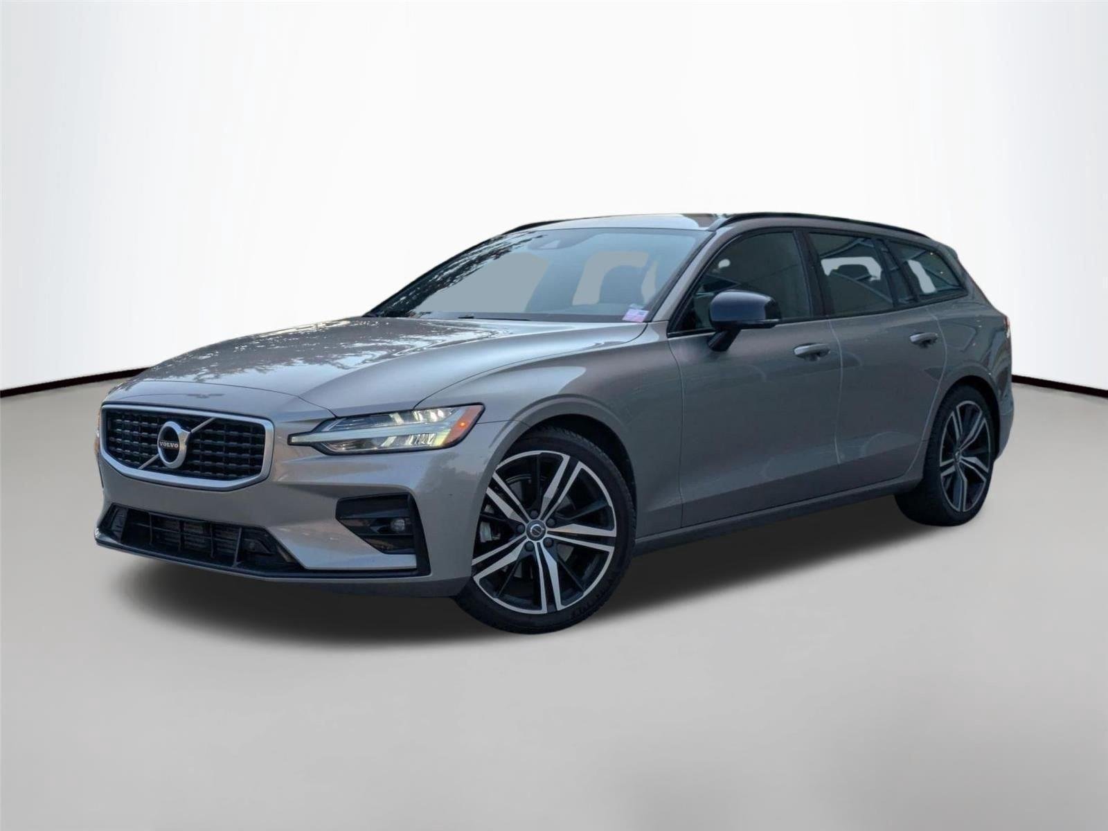 Used 2020 Pebble Grey Metallic Volvo R-Design image 1