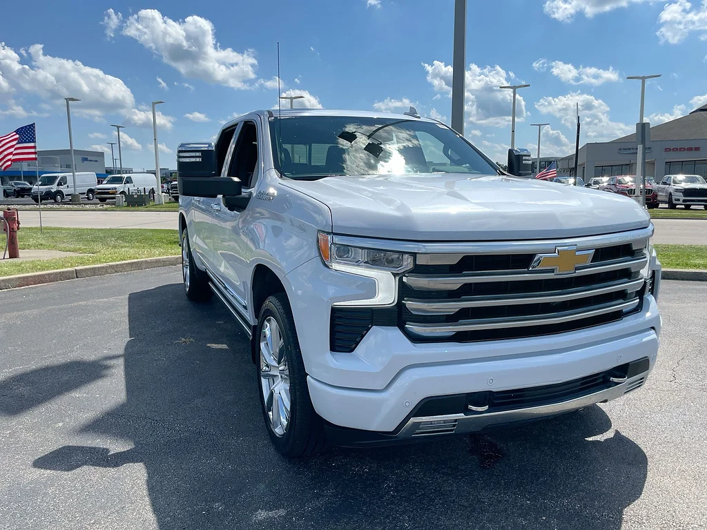 Used 2026 Polar White Tricoat Chevrolet High Country image 36