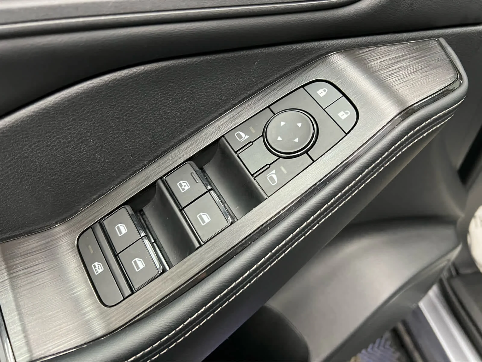 Used 2024 Gun Metallic Nissan SV image 18