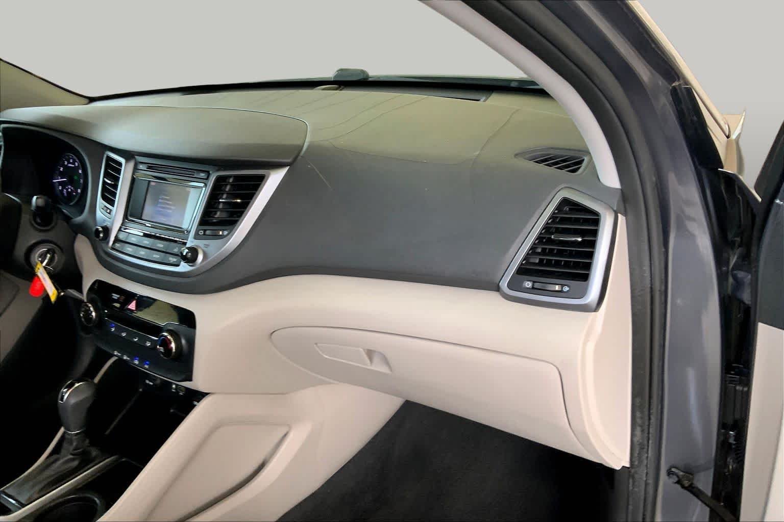 Used 2017 Coliseum Grey Hyundai SE image 18