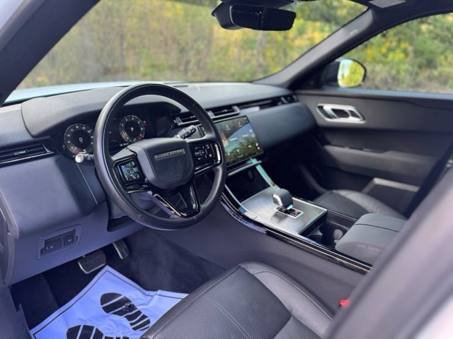 Used 2025 Fuji White Land Rover Dynamic SE image 9