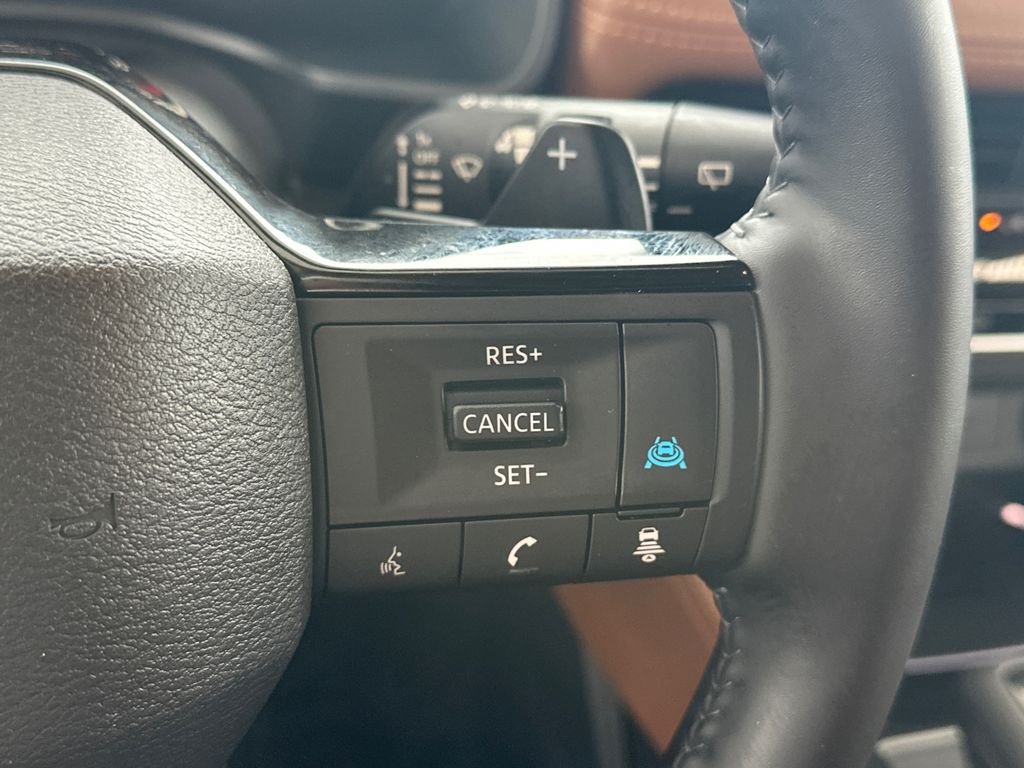 Used 2026 Black Nissan Platinum image 27