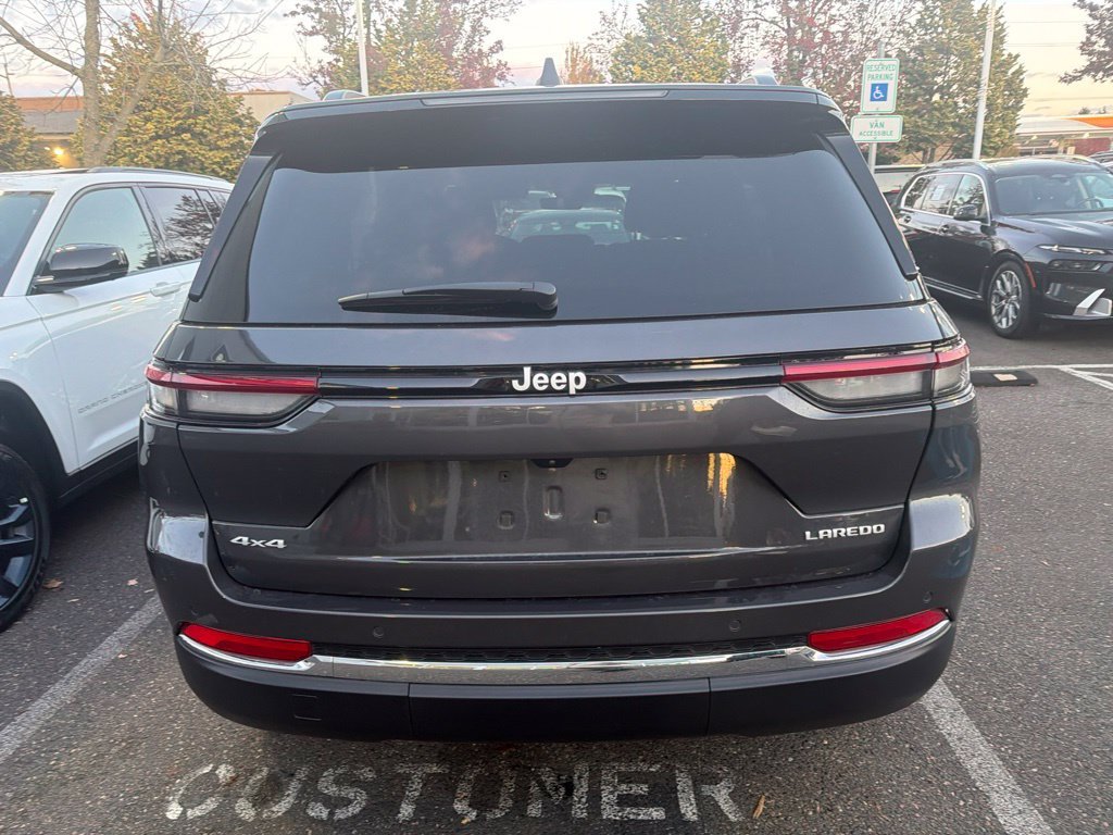 Used 2025 Baltic Gray Metallic Clearcoat Jeep Laredo X image 4