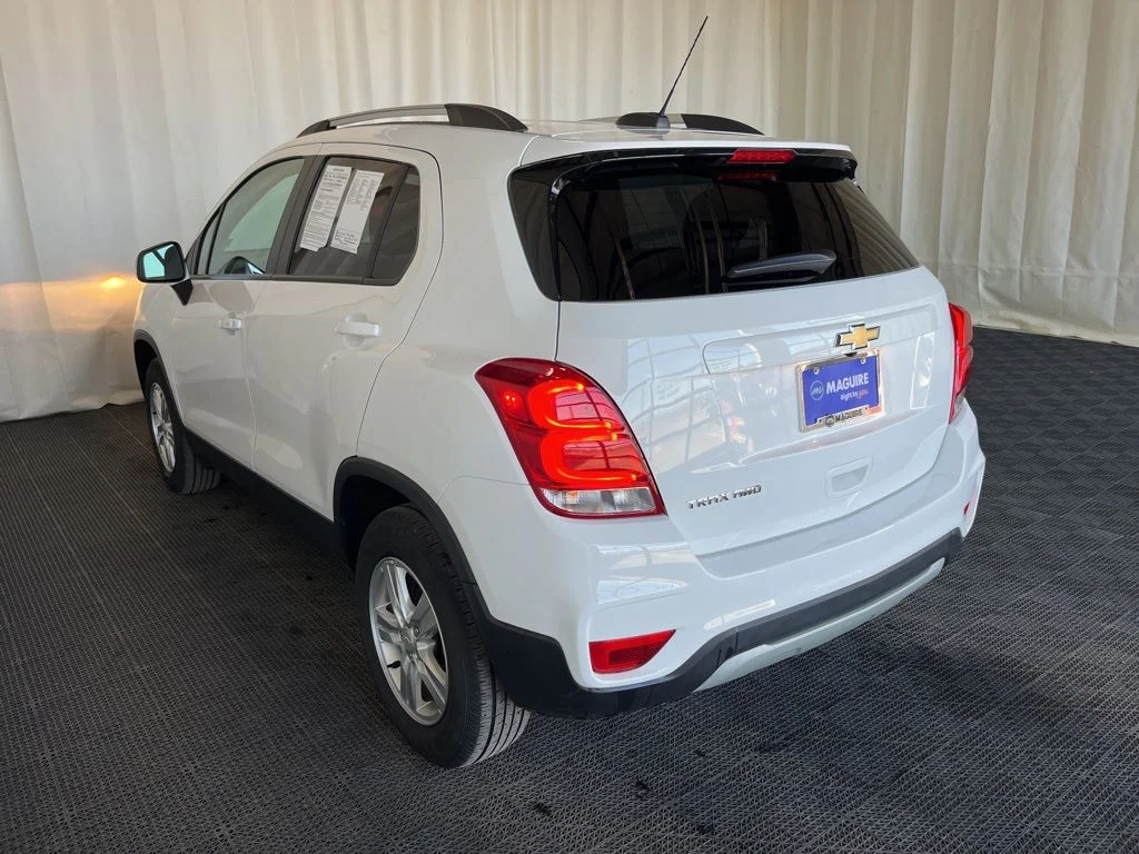Used 2022 White Chevrolet LT image 24